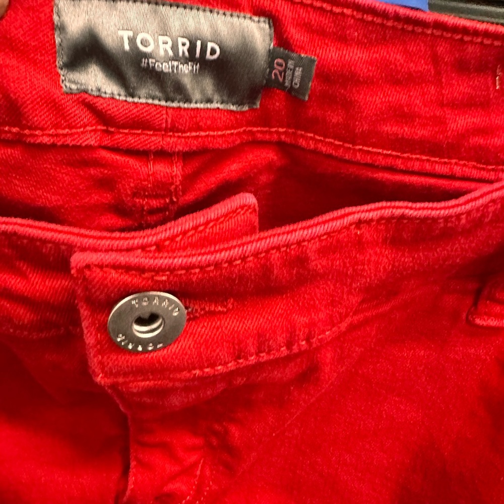 Red Torrid mini skirt. Size 20. Good condition.